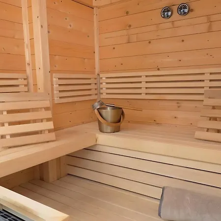 Semesterbostad Residenz Am See Fuer 18 Personen *
